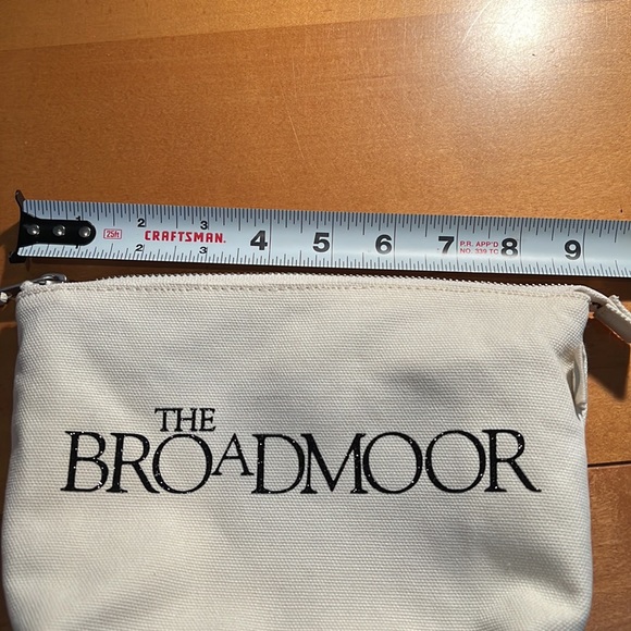 Toiletry bag - Picture 5 of 8